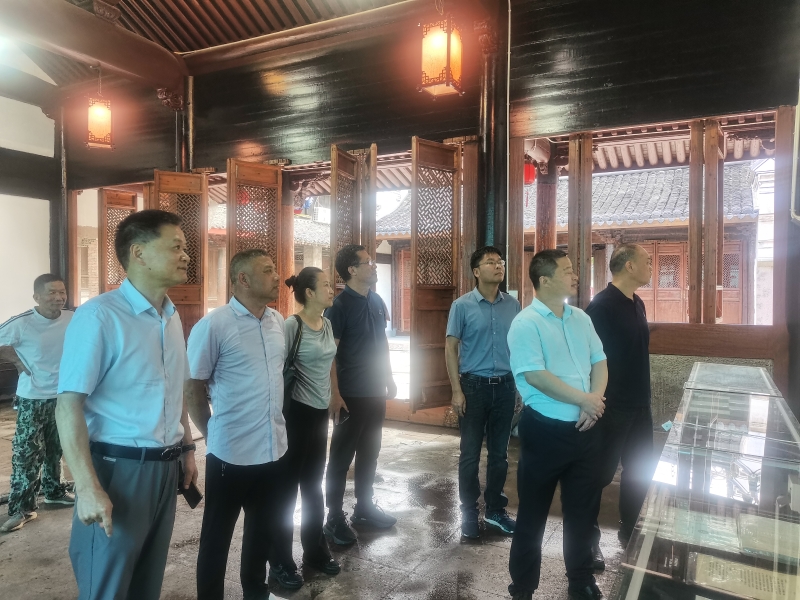 陈银绍一行来到邵荃麟故居实地调研1.jpg